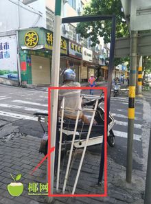 海口西沙路與萬華路交界處派出所燈光箱損壞引關(guān)注，網(wǎng)友呼吁及時維修